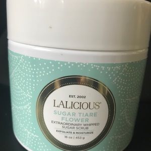 Malicious sugar tiare flower sugar scrub